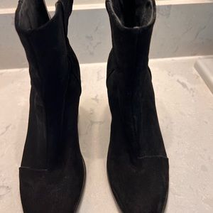 Ragan bone suede boots in great condition heels good